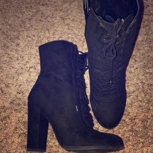 Zipper on inner shoe. Laced in front